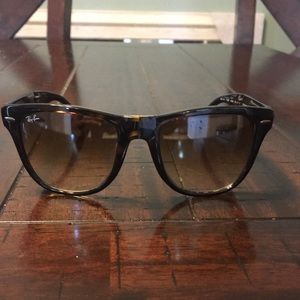 Ray-Ban Folding Wayfarer Sunglasses (Unisex)